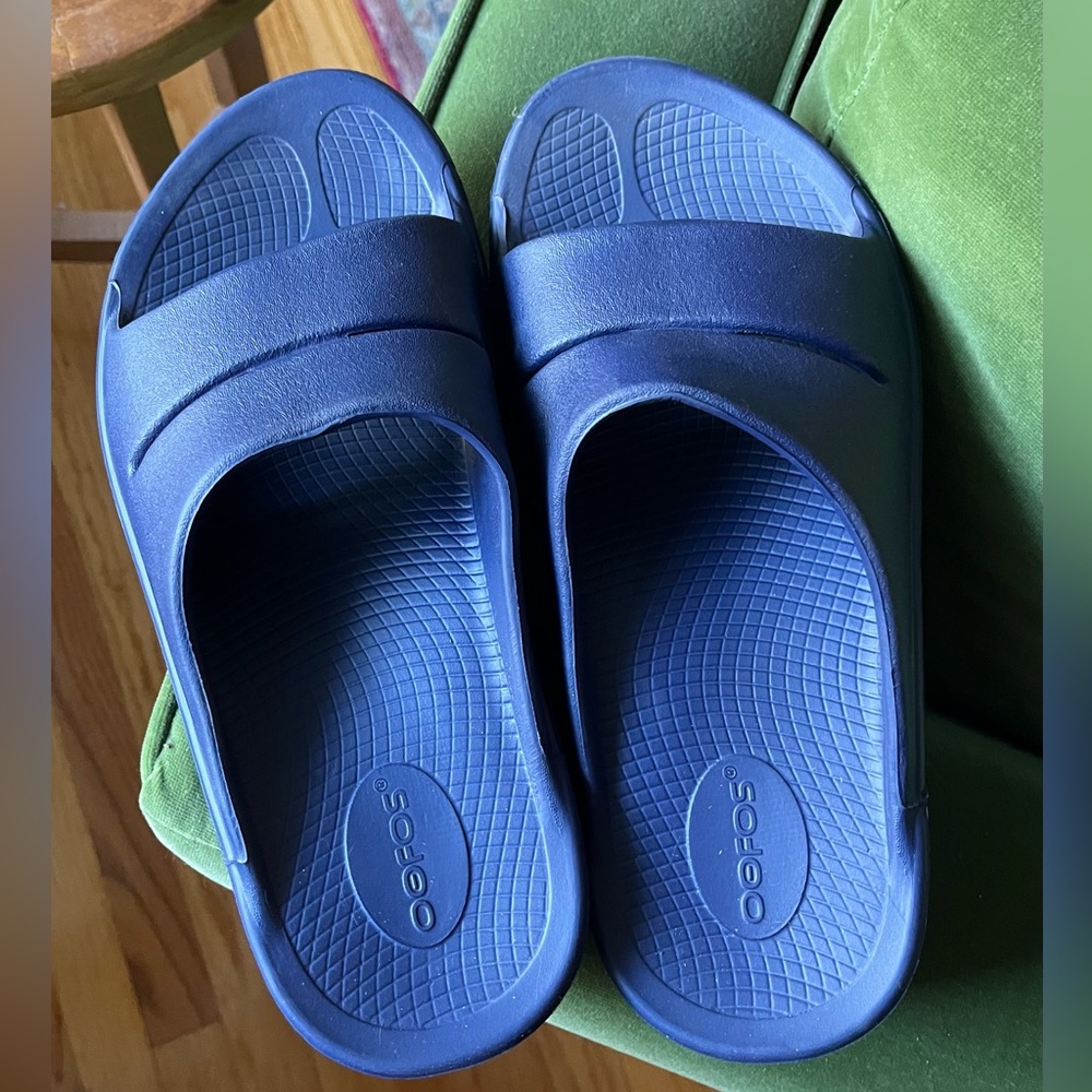 Oofos Slides